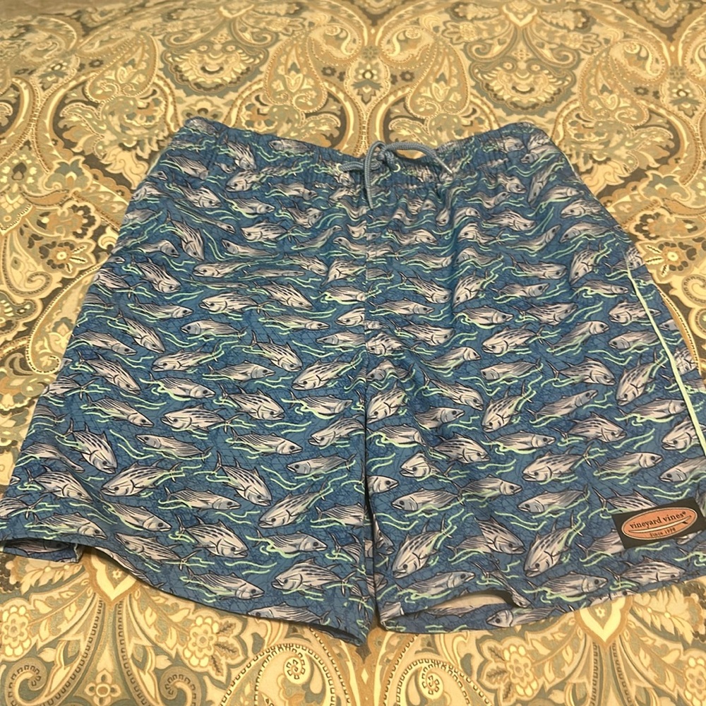 VINEYARD VINES - boys swim trunks